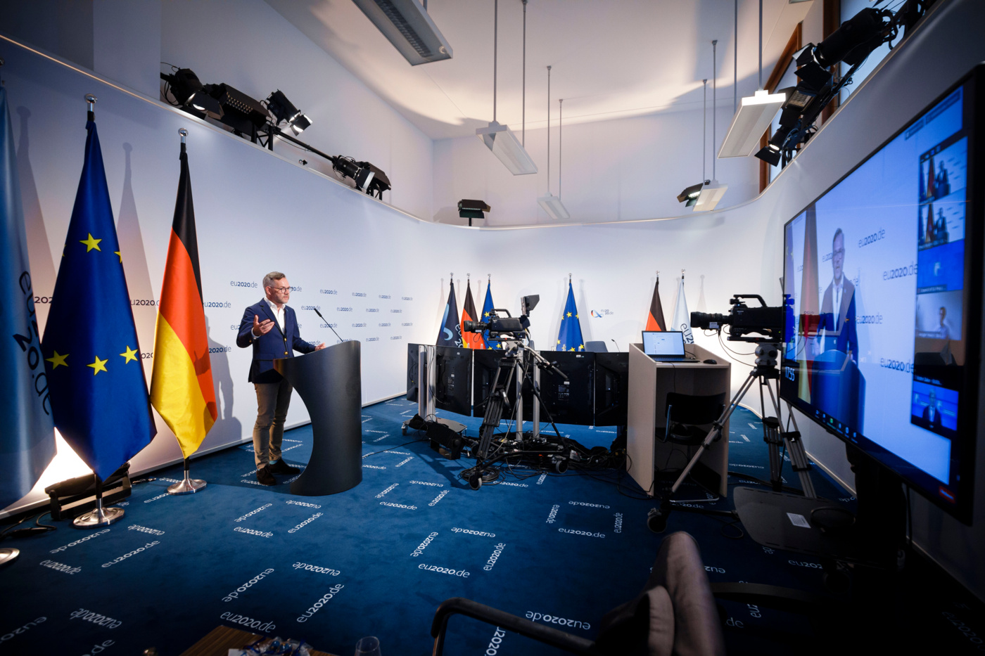 "Sanktionen erörtern, Zivilgesellschaft stärken" "Sanktionen erörtern, Zivilgesellschaft stärken"