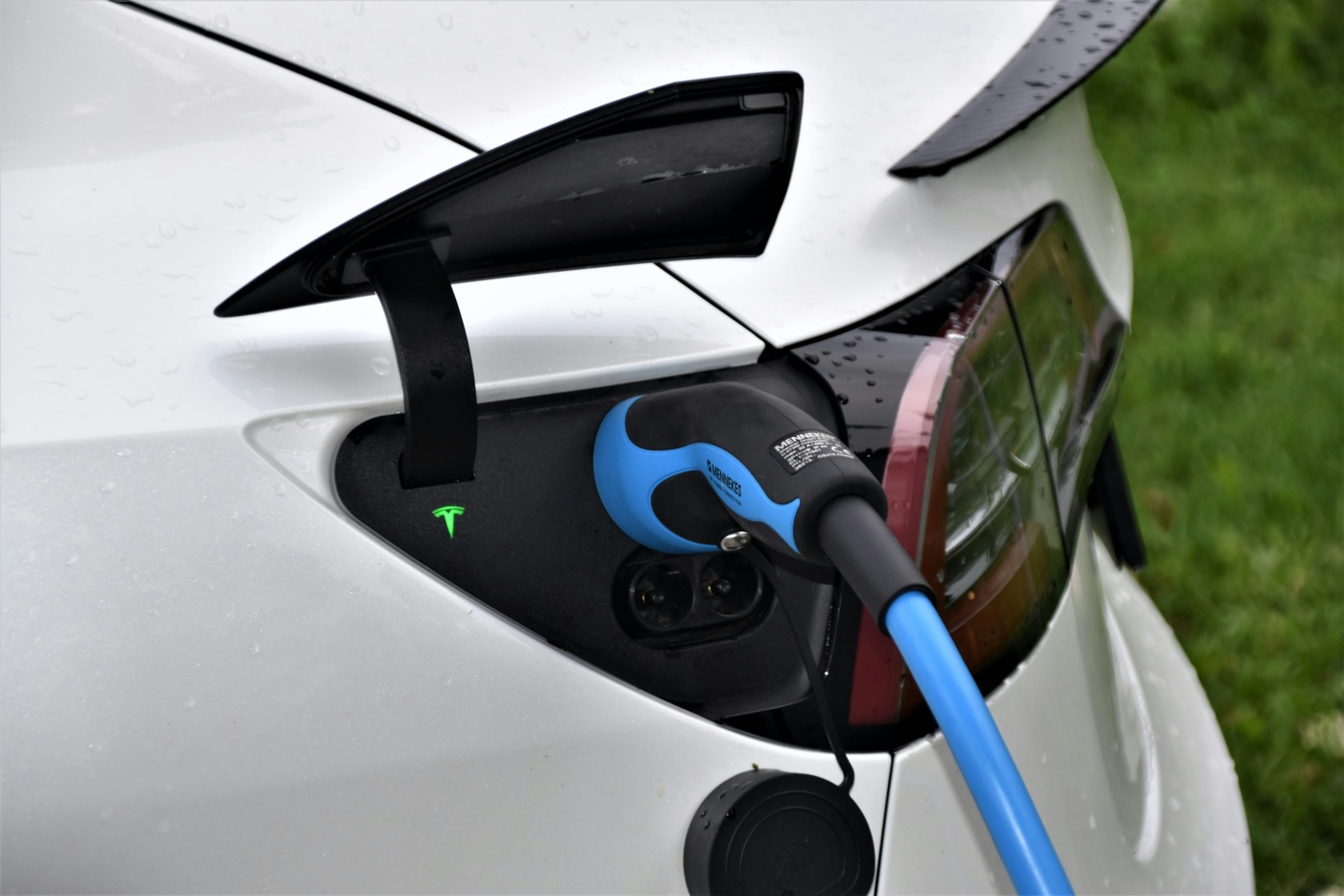 Auto-Industrie braucht klaren Wegweiser Auto-Industrie braucht klaren Wegweiser