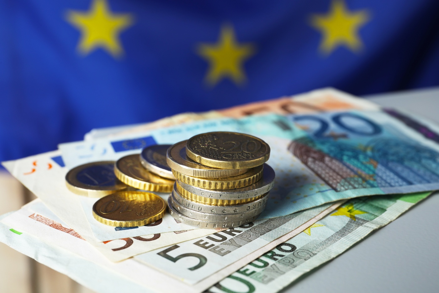Solide Finanzpolitik gewährleisten, notwendige Investitionen möglich machen Solide Finanzpolitik gewährleisten, notwendige Investitionen möglich machen